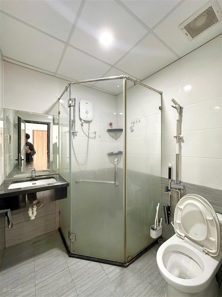 Cho thuê căn hộ chung cư studio ban công view tp, rộng 40m2, full nội thất, thang máy  hầm xe