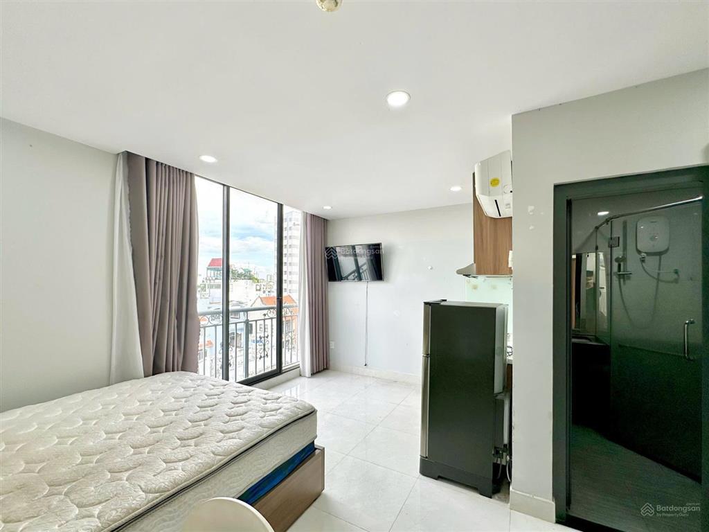 Cho thuê căn hộ chung cư studio ban công view tp, rộng 40m2, full nội thất, thang máy  hầm xe