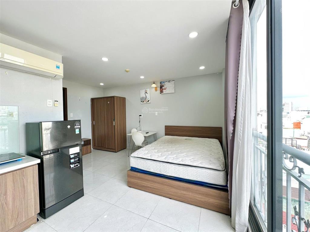 Cho thuê căn hộ chung cư studio ban công view tp, rộng 40m2, full nội thất, thang máy  hầm xe