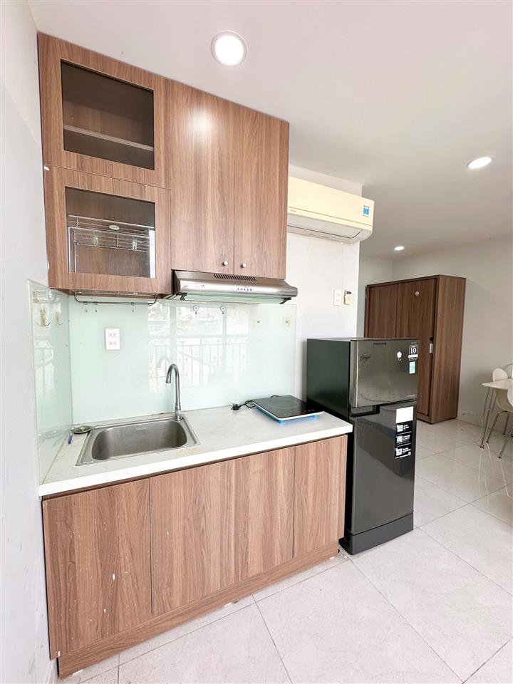 Cho thuê căn hộ chung cư studio ban công view tp, rộng 40m2, full nội thất, thang máy  hầm xe