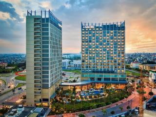 Khách sạn 7 tầng 18phòng  dt90m2  mt4.2m  lô 22 lê hồng phong