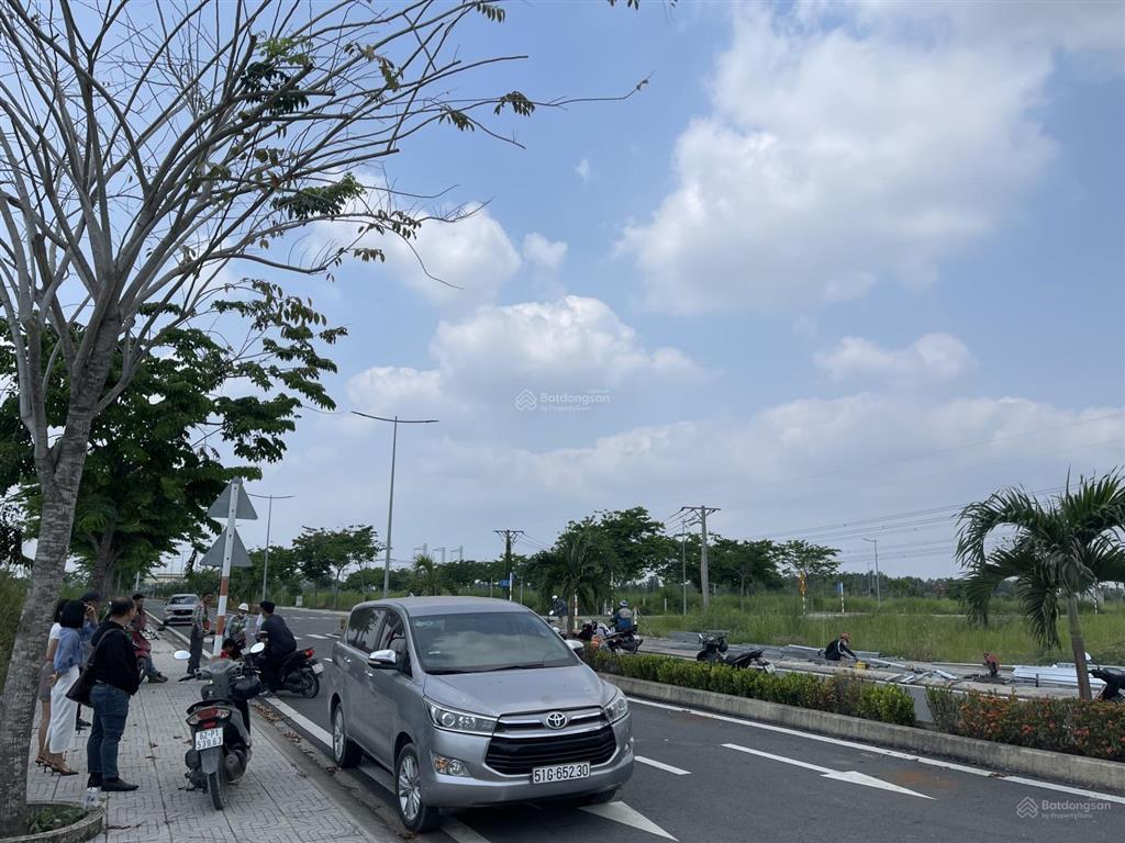 Bán gấp lô f107 đối diện chung cư liền kề hồ cảnh quan giá 1 tỷ 584 triệu công chứng ck thêm 10%