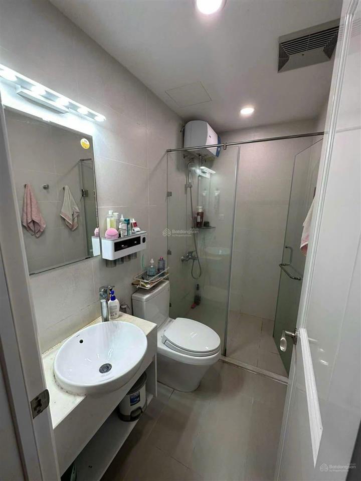 Cần bán căn 2pn có ban công, giá tốt, felisa riverside, bến bình đông, quận 8