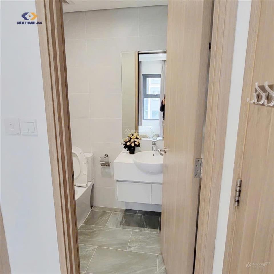 Bán căn 2 ngủ+ 63m2, full đồ, s205 vinhomes smart, view sân thể thao, công viên rộng