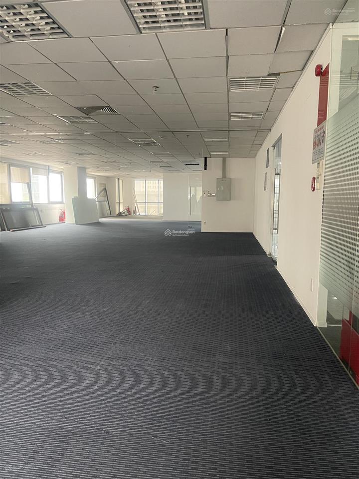 Bql tòa elcom 15 duy tân cho thuê văn phòng diện tích 200m². giá 300.000 vnđ/m2/tháng gồm dịch vụ