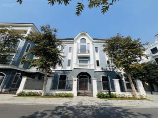 Biệt thự 150m đông nam hướng bể bơi trục chính thông gần công viên có chỗ để xe trước nhà siêu rẻ