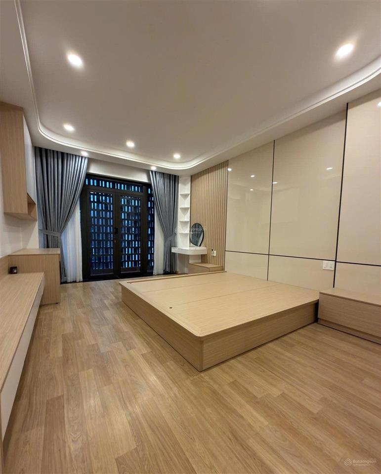 Cho thuê nhà nguyên căn đường bàu cát 3, tân bình, 4mx18m, 2 lầu, 3 phòng ngủ, giá 20 triệu/ tháng