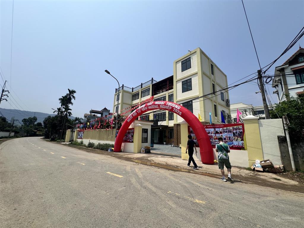 Chủ lo việc nhà, cắt bán 180m2 full thổ cư gần sát trục chính phú mãn phú cát và quốc lộ 21.