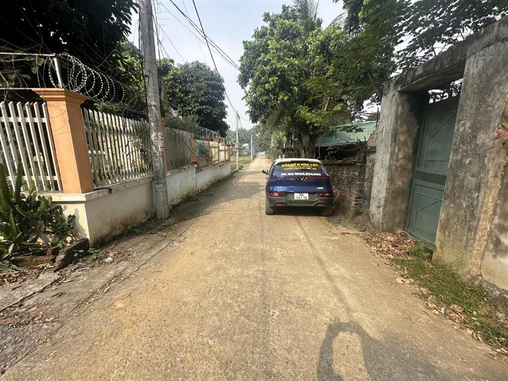 Chủ lo việc nhà, cắt bán 180m2 full thổ cư gần sát trục chính phú mãn phú cát và quốc lộ 21.