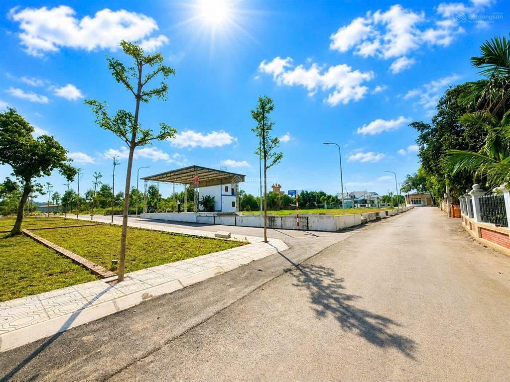 Bán gấp lô góc 100m full thổ trục chính đường nhựa cổ đông cạnh khu công nghệ cao hoà lạc.