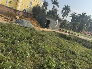 Chính chủ tôi cần bán. mảnh đất nằm ngay ngã tư vai réo