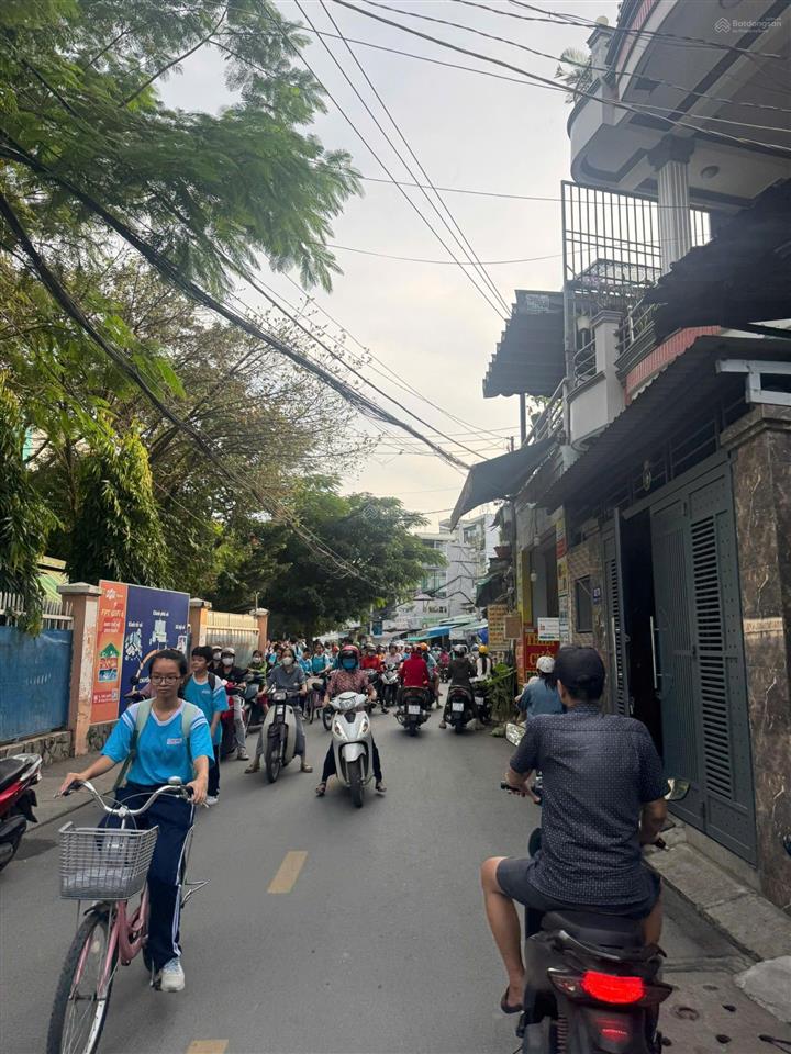 Mặt tiền nguyễn duy cung gv  4m x 18m  có dòng tiền  7 tỷ nhỉnh