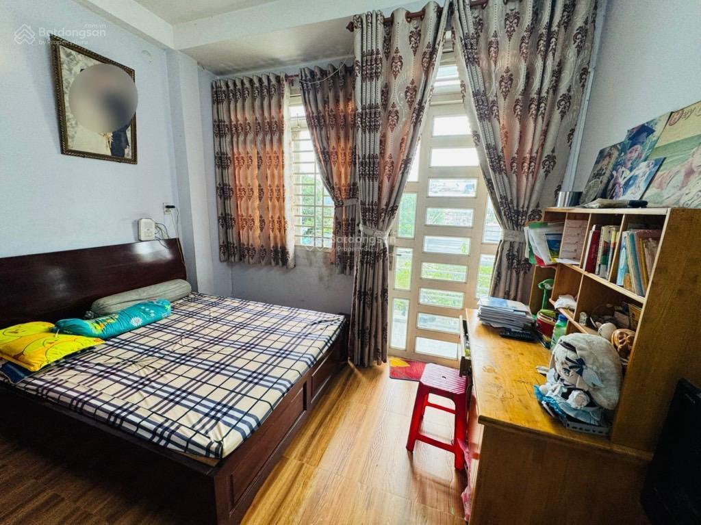 Nguyễn văn khối  hẻm xe hơi  4m x 15m , 3 tầng  chính chủ ở  nhỉnh 6 tỷ