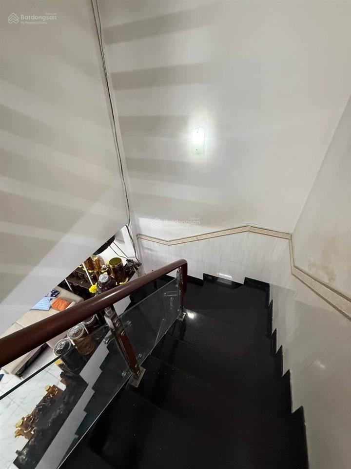 Mặt tiền nguyễn duy cung  4m x 25m , trệt lầu , nhà chính chủ ở  11 tỷ thương lượng