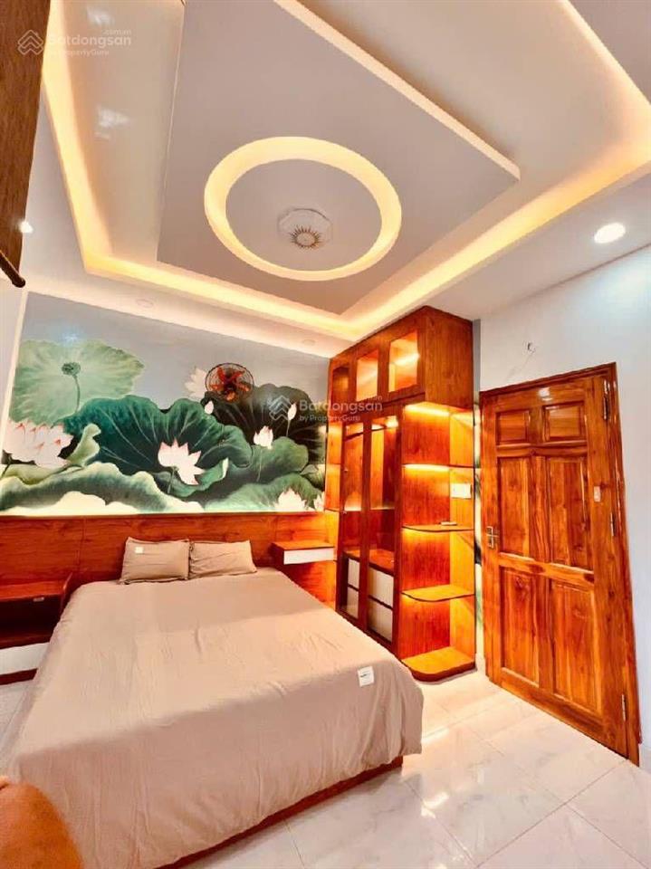 Mặt tiền khu làng hoa  4 x 17  5 tầng  full nội thất  chủ ngộp bán