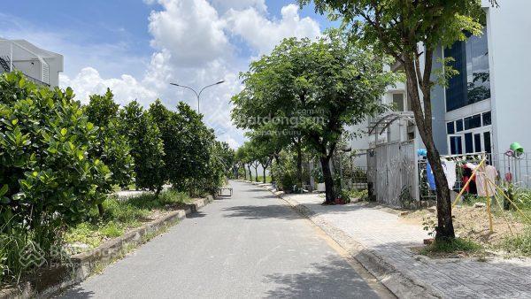 Bán đất ngay mặt tiền đường 823 xã đức hòa đông  giá 1ty8  dt 90m2 shr sang tên công chứng ngay