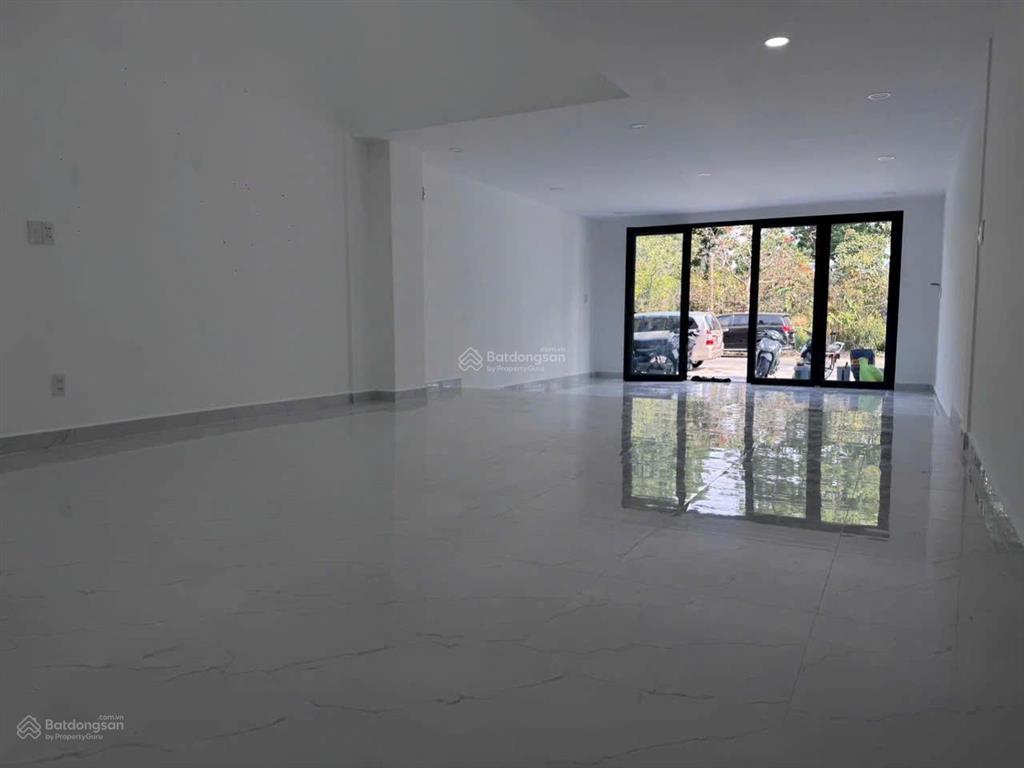 Chính chủ cần bán gấp căn nhà ngay mt đường 14a xã đức hòa tây ninh giá 5ty8 tl mạnh dt 125m2 shr