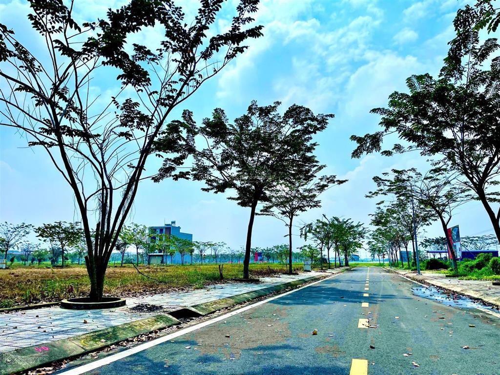 Bán lô b438 dự án dragon pearl mt tỉnh lộ 10 giá 2ty049 dt 90m2 view trường học shr công chứng