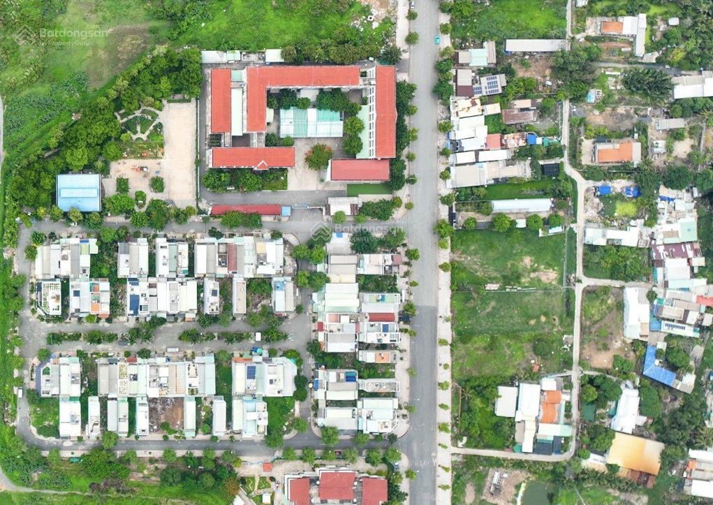 Cắt lỗ 250tr ra nhanh lô mtđ 30m đường đôi khu depot tân kiên ,kế trường học giá 3t5