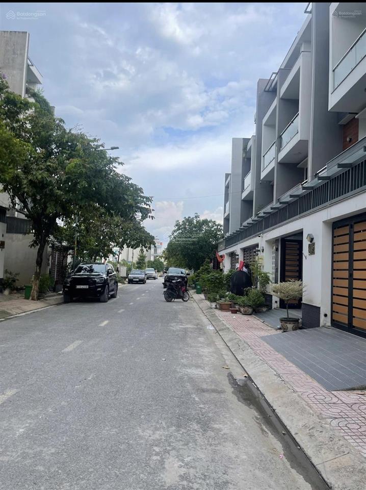 Duy nhất 1 lô vàng ngay kdc đông đúc tham lương chủ kẹt tiền bán gấp giá 3tỷ2 công chứng