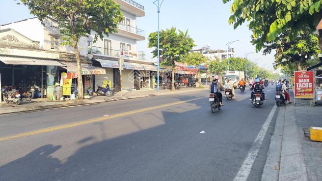 Đối diện vin hóc môn  mtd dương công khi chủ định cư bán gấp lô 80m2 shr cạnh vđ3 giá 1tỷ65
