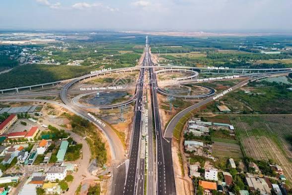 Chủ kẹt ra gấp lô 123m2 ngay tt long thành cách sân bay lt 10p kdc đông đúc giá 1t7 shr nở hậu