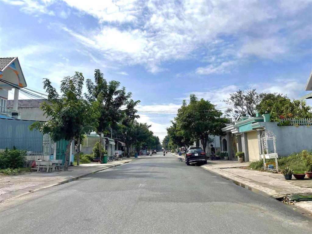 Chủ ra gấp lô ngay vđ3 nền 150m2 kdc đông đúc full thổ shr tiện ích đầy đủ giá 3t7