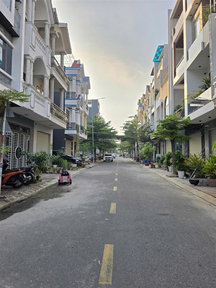 Bán nhà 3 tầng gần vòng xoay an phú, bình chuẩn, tphcm, sổ hồng hoàn công, full nội thất