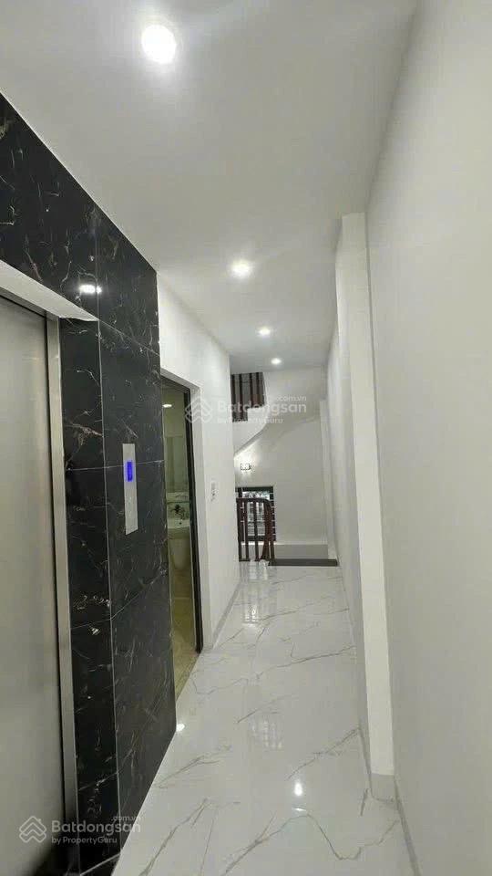 Nhà mới ngã 5 hà trì, dt 47m², 5 tầng, thang máy, lô góc, cách 10m ra phố, giá 12,5 tỷ