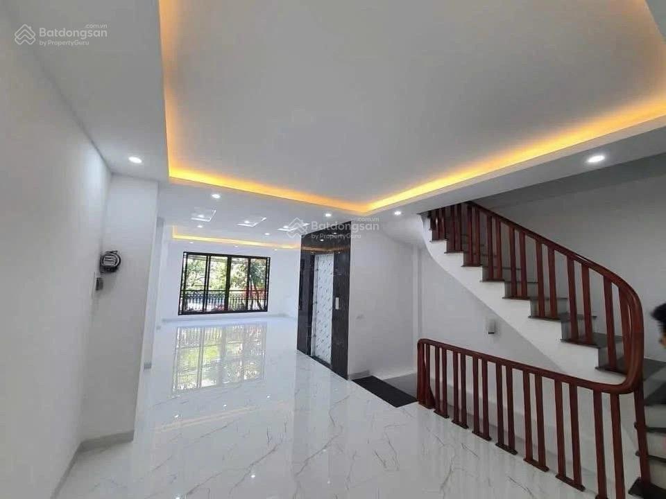 Nhà mới ngã 5 hà trì, dt 47m², 5 tầng, thang máy, lô góc, cách 10m ra phố, giá 12,5 tỷ