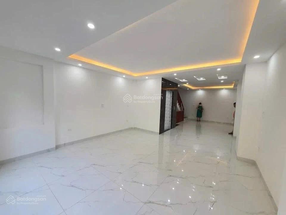 Nhà mới ngã 5 hà trì, dt 47m², 5 tầng, thang máy, lô góc, cách 10m ra phố, giá 12,5 tỷ