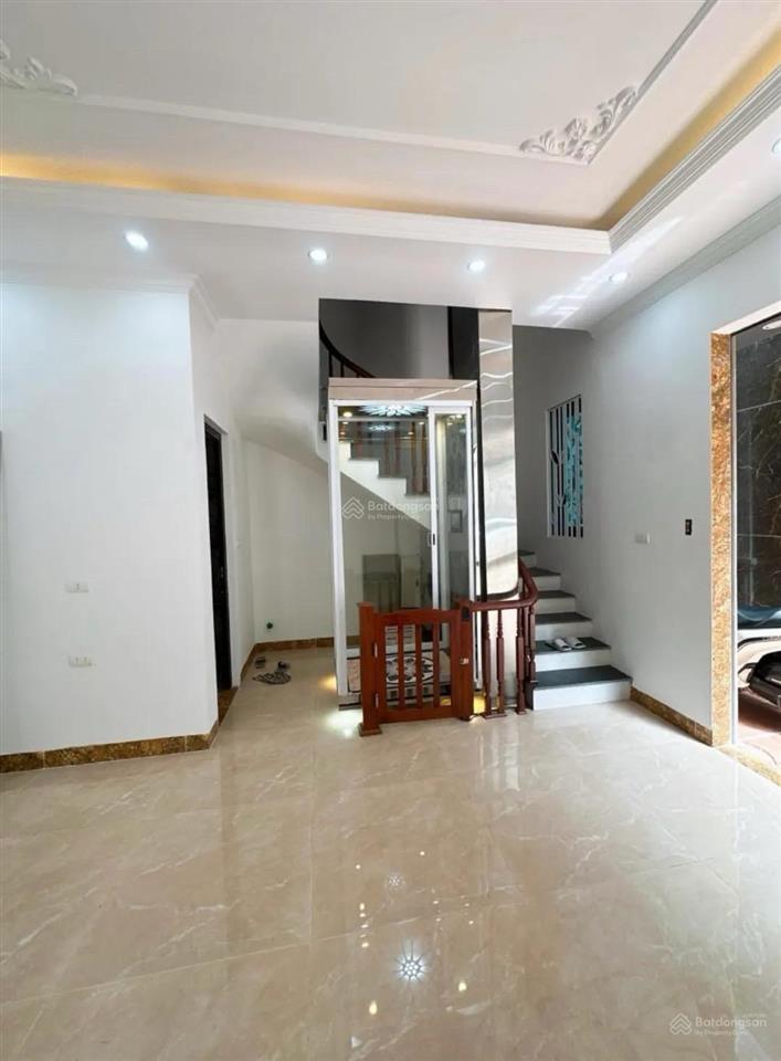 Nhà mới, tháng máy, lê trọng tấn  hà đông  dt 30m  5 tầng  giá 7,9 tỷ  cách ô tô 10m