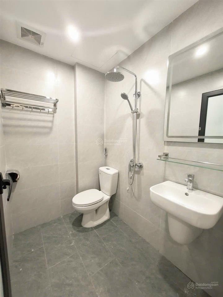 Nhà 5 tầng thang máy, mặt ngõ, trần phú, kinh doanh, gần ga văn quán, giá hơn 10 tỷ