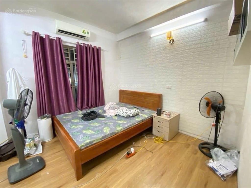 Bán gấp nhà lê trọng tấn, hà đông, dt 32m, 4 tầng, mặt tiền 4,6m, giá hơn 6 tỷ