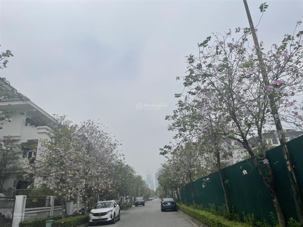 Mới ra căn liền kề mặt vườn hoa 140m2 khu k4 giá 49 tỷ  0915 568 ***