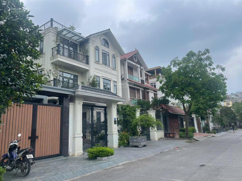Chủ nhà cần tiền bán gấp biệt thự tt1 thành phố giao lưu 180m2  45 tỷ.  0915 568 ***