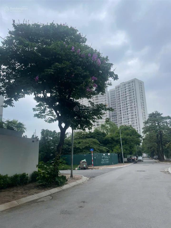 Chủ nhà cần tiền bán gấp biệt thự tt1 thành phố giao lưu 180m2  45 tỷ.  0915 568 ***