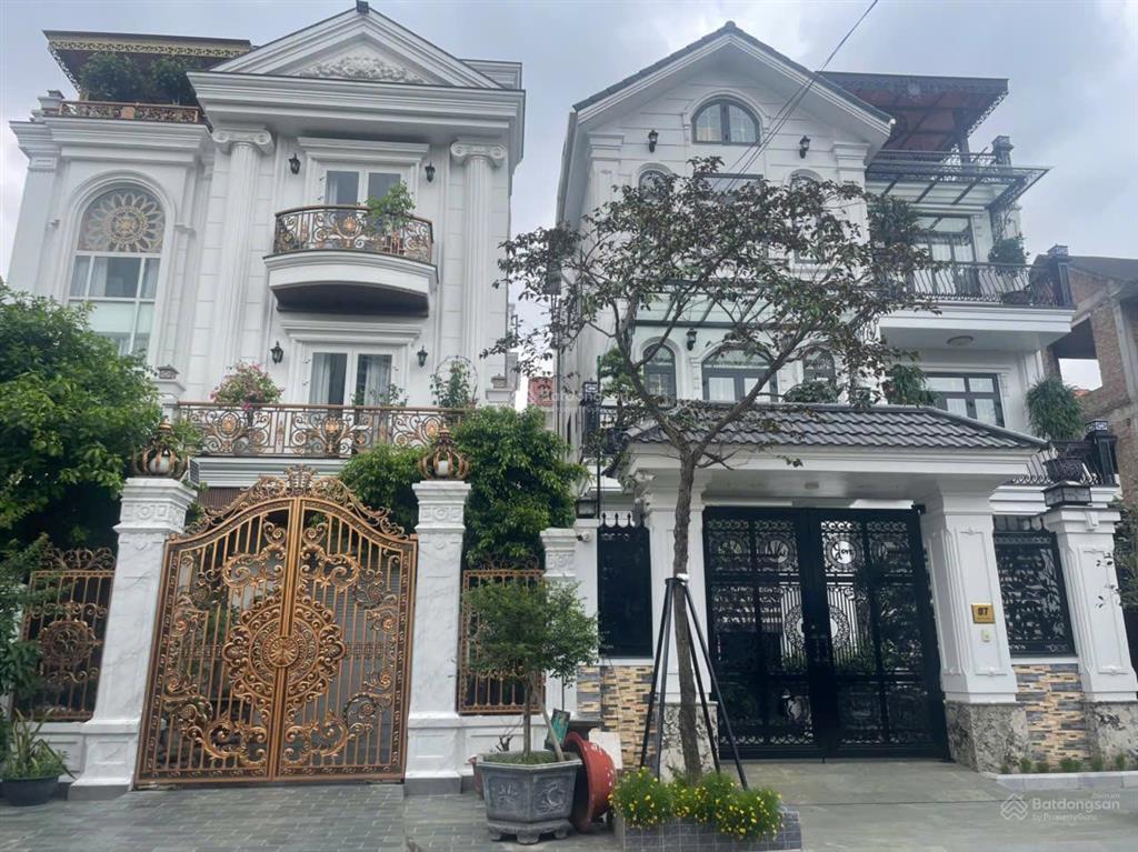 Chủ nhà cần tiền bán gấp biệt thự tt1 thành phố giao lưu 180m2  45 tỷ.  0915 568 ***
