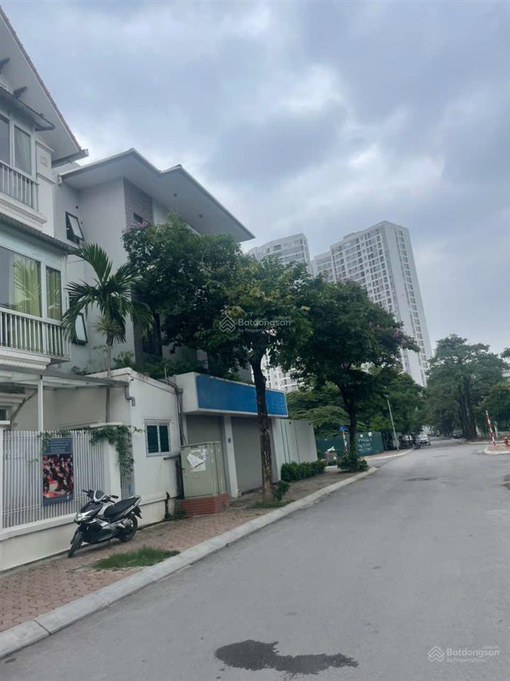 Chủ nhà cần tiền bán gấp biệt thự tt1 thành phố giao lưu 180m2  45 tỷ.  0915 568 ***