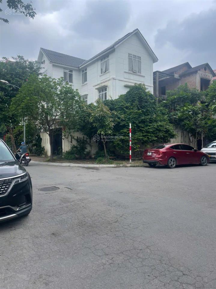 Chủ nhà cần tiền bán gấp biệt thự tt1 thành phố giao lưu 180m2  45 tỷ.  0915 568 ***
