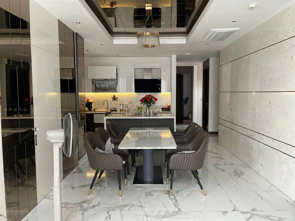 Bán gấp căn hộ 3 phòng ngủ  g1 tòa 903b  trục hoa hậu view hồ giá 20 tỷ,  0915 568 ***