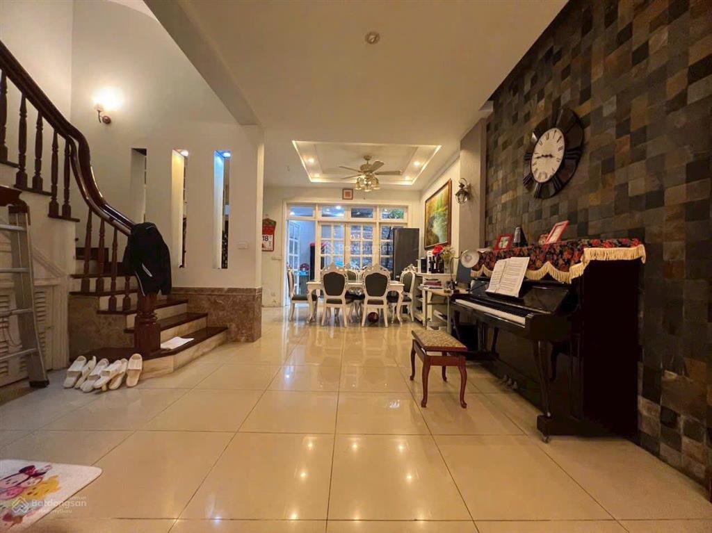 Bán liền kề khu c ciputra nội thất đẹp, sổ đỏ cất két, giá 45 tỷ  0915 568 ***
