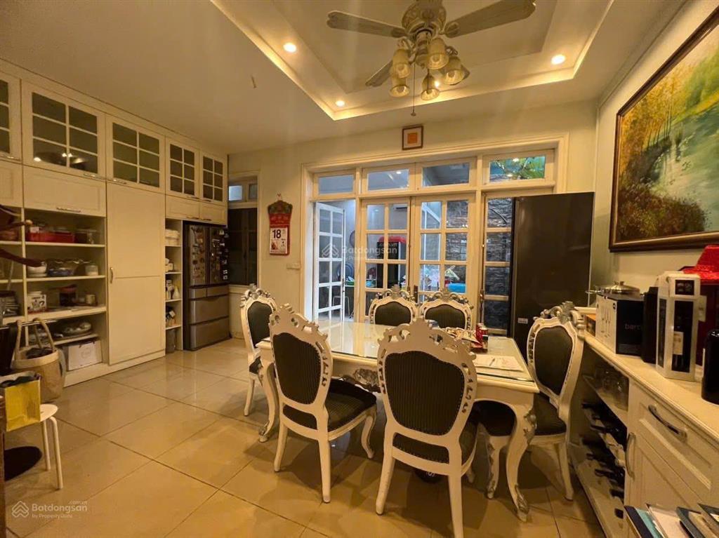 Bán liền kề khu c ciputra nội thất đẹp, sổ đỏ cất két, giá 45 tỷ  0915 568 ***