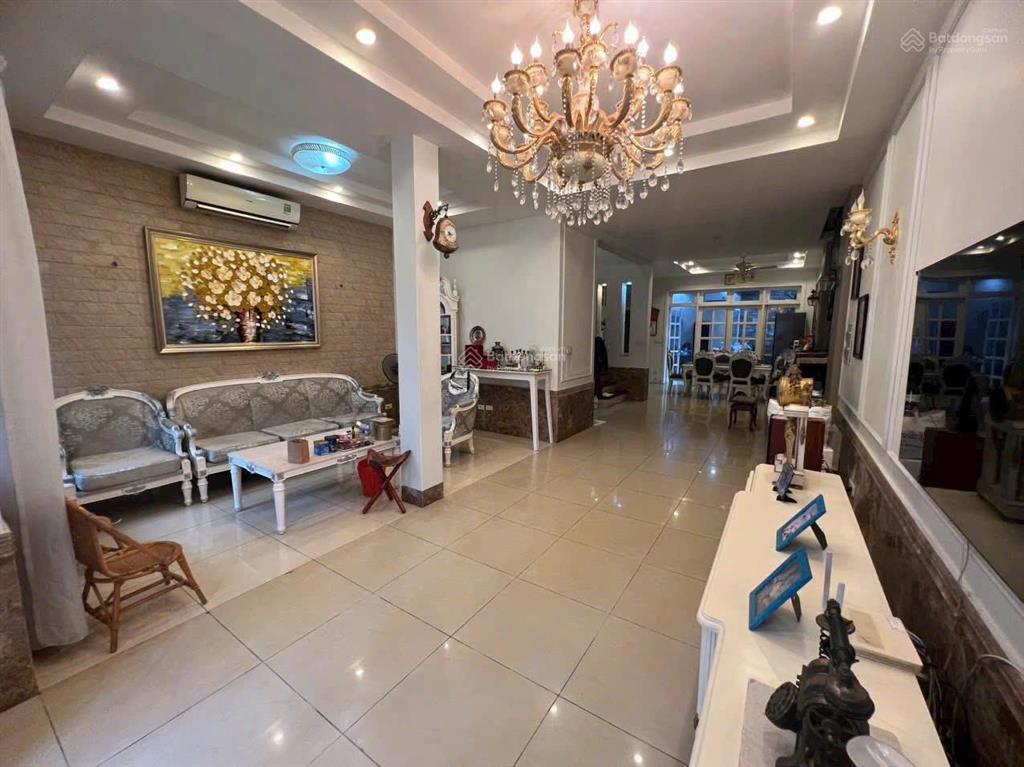 Bán liền kề khu c ciputra nội thất đẹp, sổ đỏ cất két, giá 45 tỷ  0915 568 ***