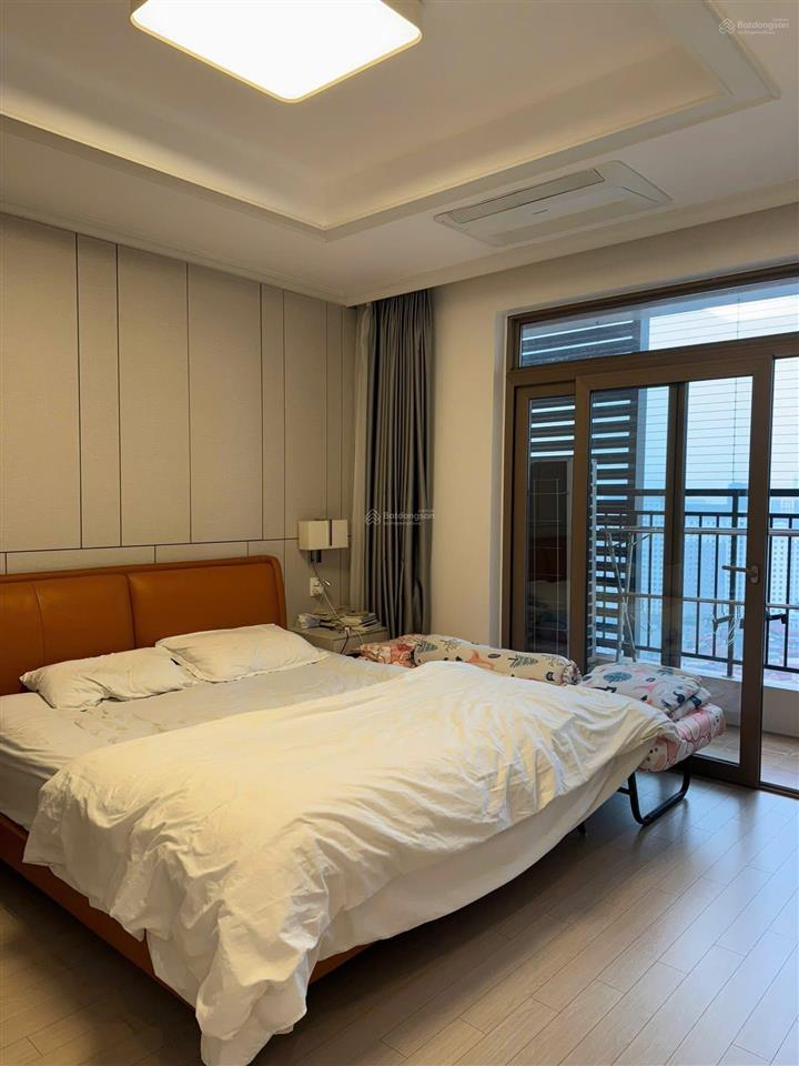Chính chủ chuyển xuống thấp tầng, bán gấp căn g5 tòa h901b giá 19 tỷ.  0915 568 ***