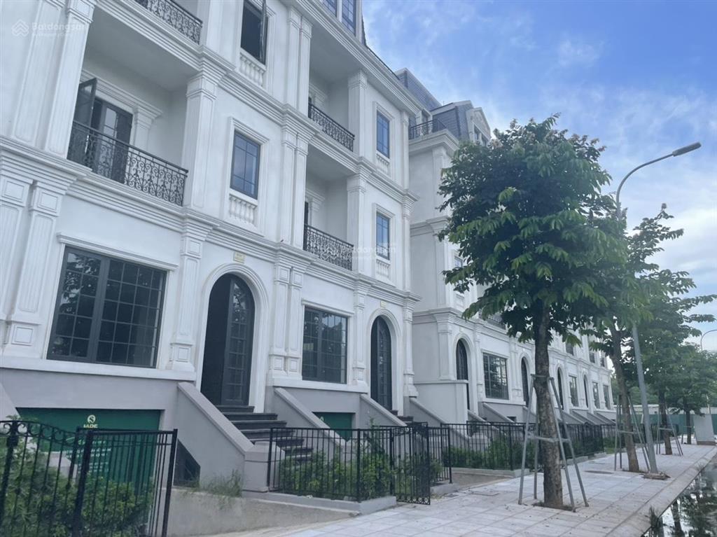 Cần bán gấp căn liền kề 156m2 mặt vườn hoa jade square giá 35 tỷ.  0915 568 ***