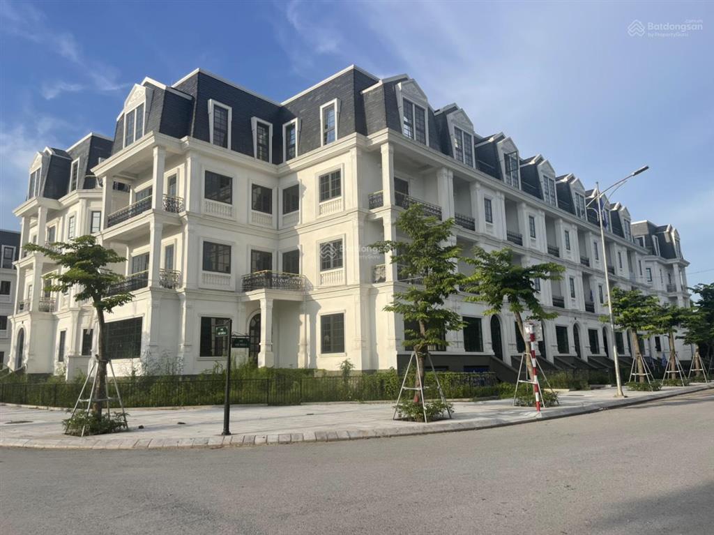 Cần bán gấp căn liền kề 156m2 mặt vườn hoa jade square giá 35 tỷ.  0915 568 ***