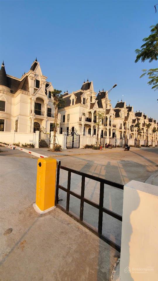 Bán gấp trong tháng 7/2026 căn biệt thự song lập vừa ra sổ đỏ 180m2  42 tỷ