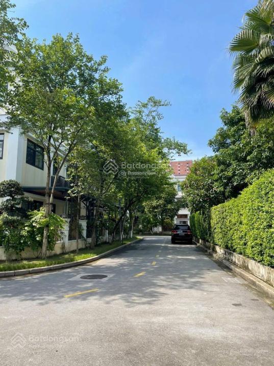 Mới ra căn liền kề góc mặt vườn hoa 90m2  48 tỷ.  0915 568 ***