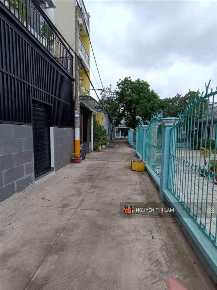 Nhà góc xe hơi đậu cửa gần công viên phần mềm quang trung chỉ 4,95 tỷ